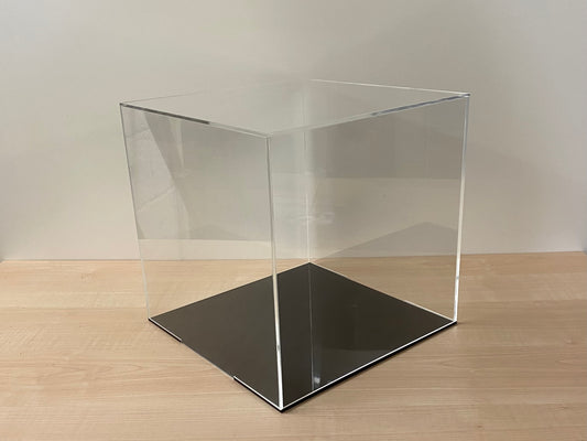 Acrylic/perspex display case for scale models collectibles
